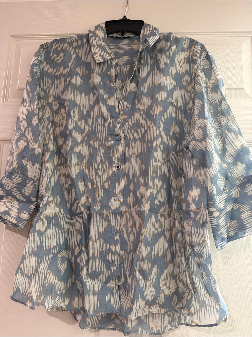 Zara Blue and Cream Patterned Button-Down Shirt